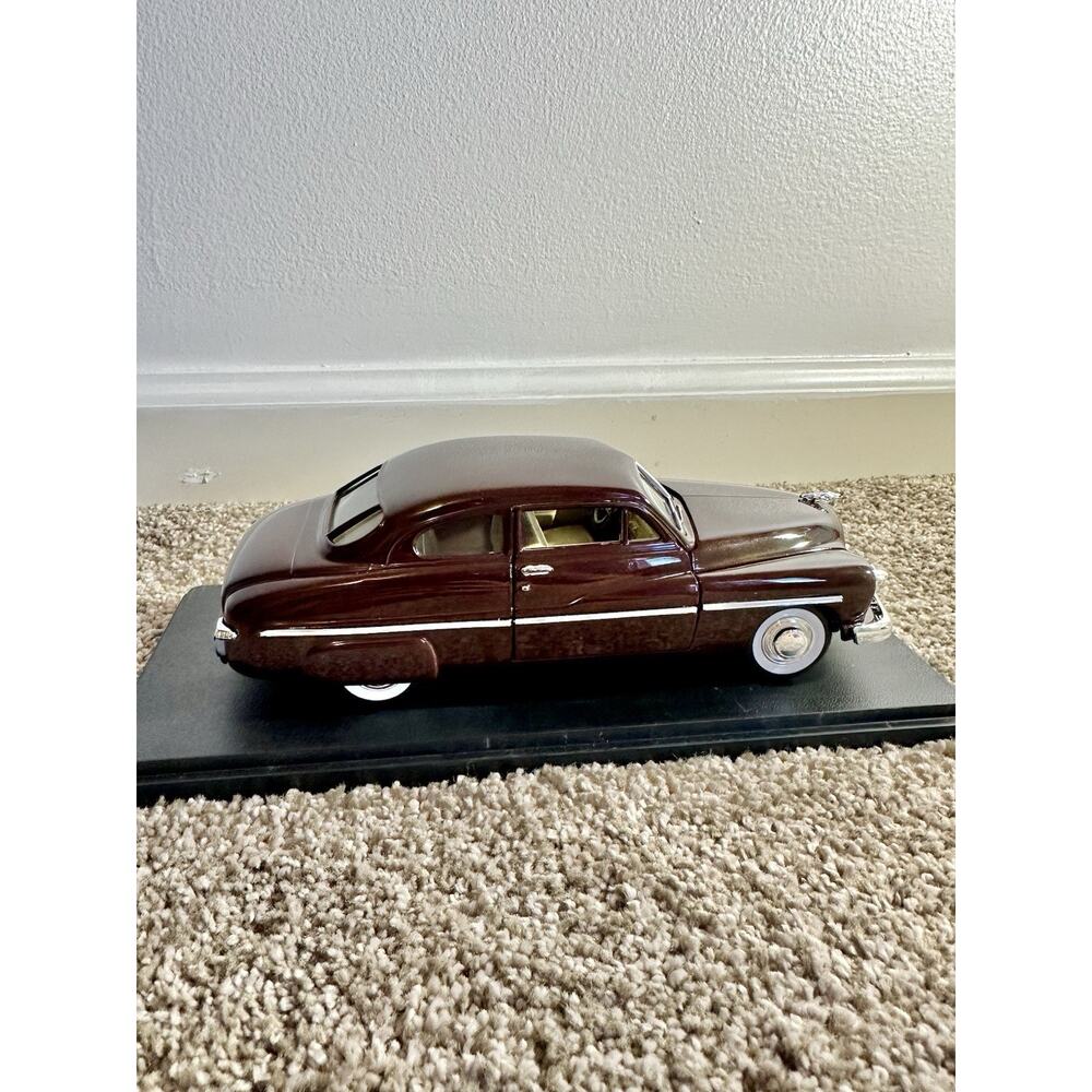 1/24th SCALE CLASSIC METAL WORKS 49 MERCURY CLUB COUPE DIE CAST W Protector